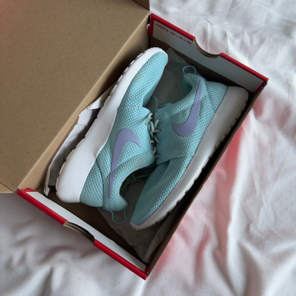 Nike Womens Rosherun Glacier Ice Blue Size 6.5